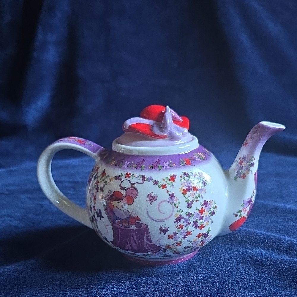 2004 Red Hat Society Signed Official Licensed Teapot By Cardew Design